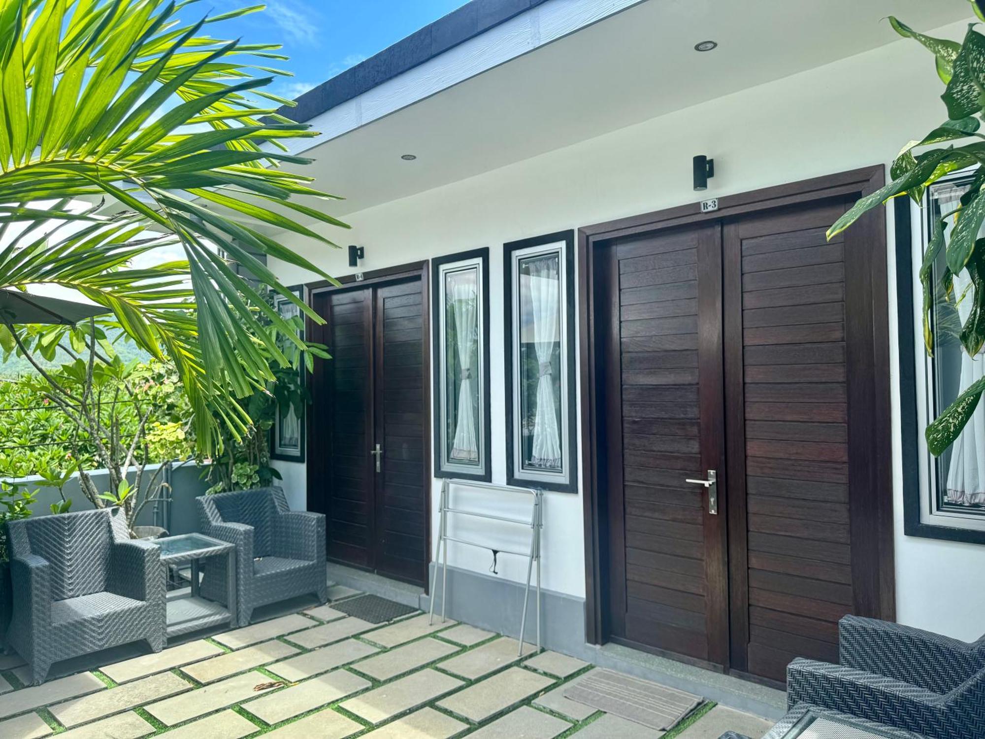 Villa Rumah Putih Abu Abu Senggigi Exterior photo